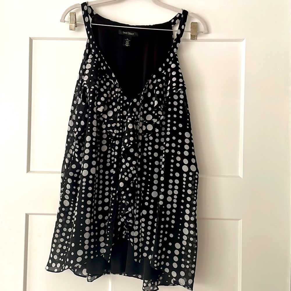 White House| Black market blouse